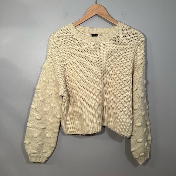 Moon & Madison Cropped Cable Knit Oversized Sweater size S - Picture 1 of 9
